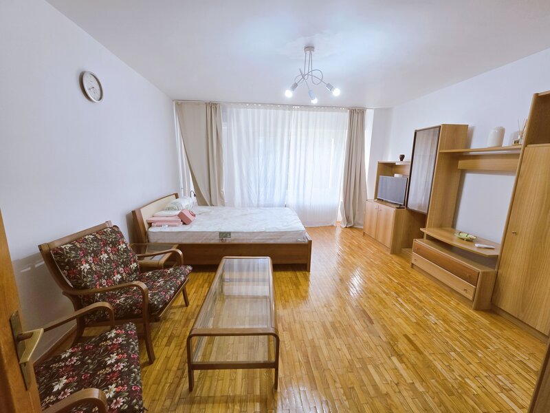 Stirbei Voda, Tribunalul Sectorului 6, Eroilor, garsoniera, 42 mp.