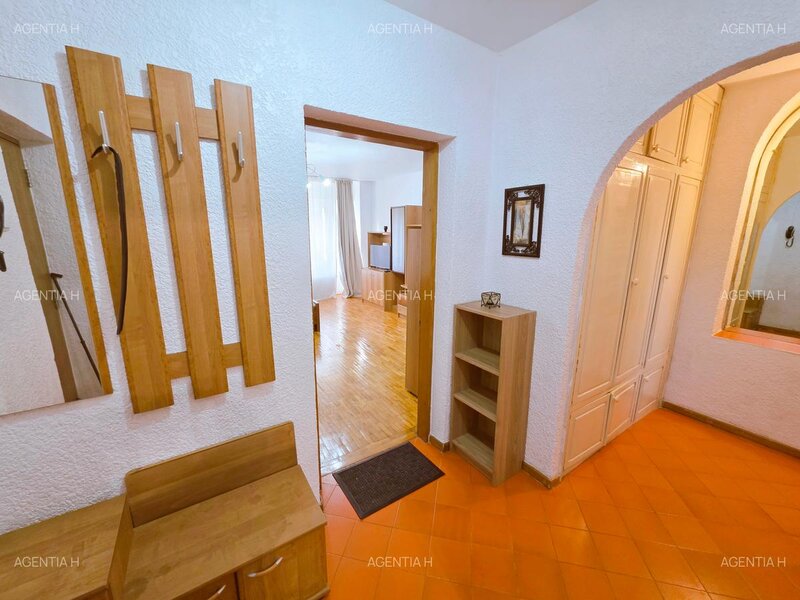 Stirbei Voda, Tribunalul Sectorului 6, Eroilor, garsoniera, 42 mp.