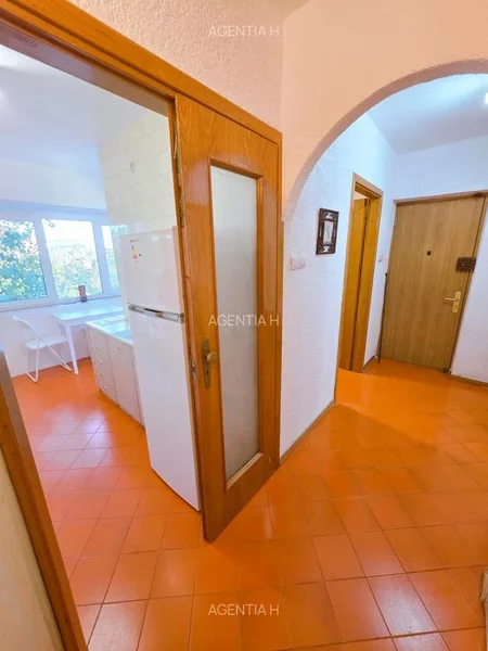 Stirbei Voda, Tribunalul Sectorului 6, Eroilor, garsoniera, 42 mp.